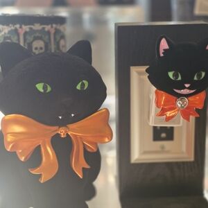 Bath & Body Works Vampire Black Cat Pedestal 3 Wick Candle Holder & Wallflower